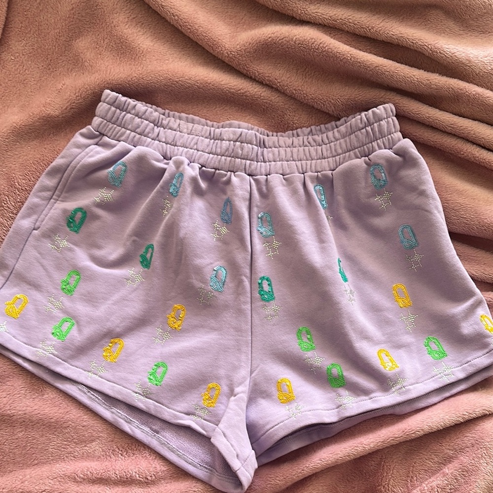 Lavender “Q” All Over Women's Shorts NWOT